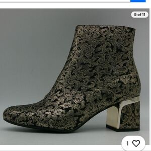 NWT.DKNY Gold Patterned Ankle Boots.Size 6.5